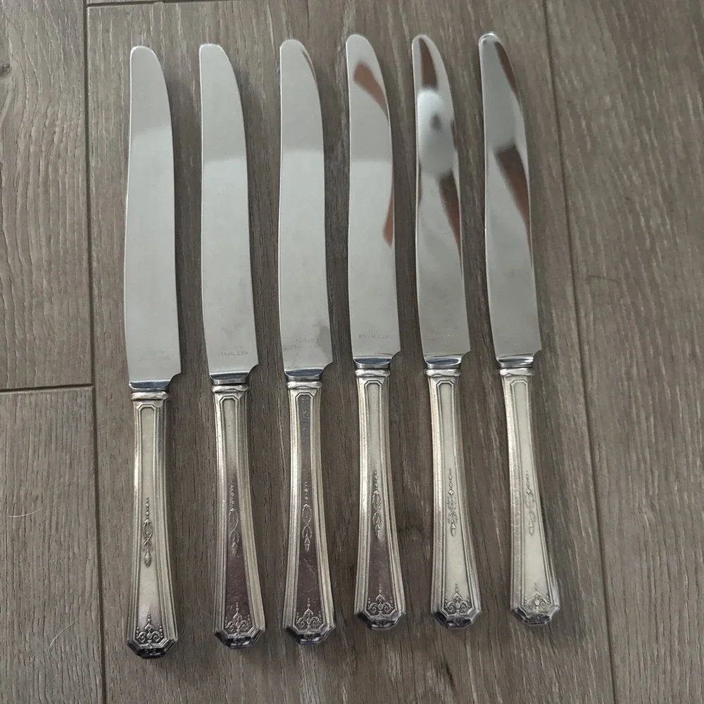 Vintage‎ Oneida Community Tudor Plate QUEEN BESS I Dinner Knives Lot of 6